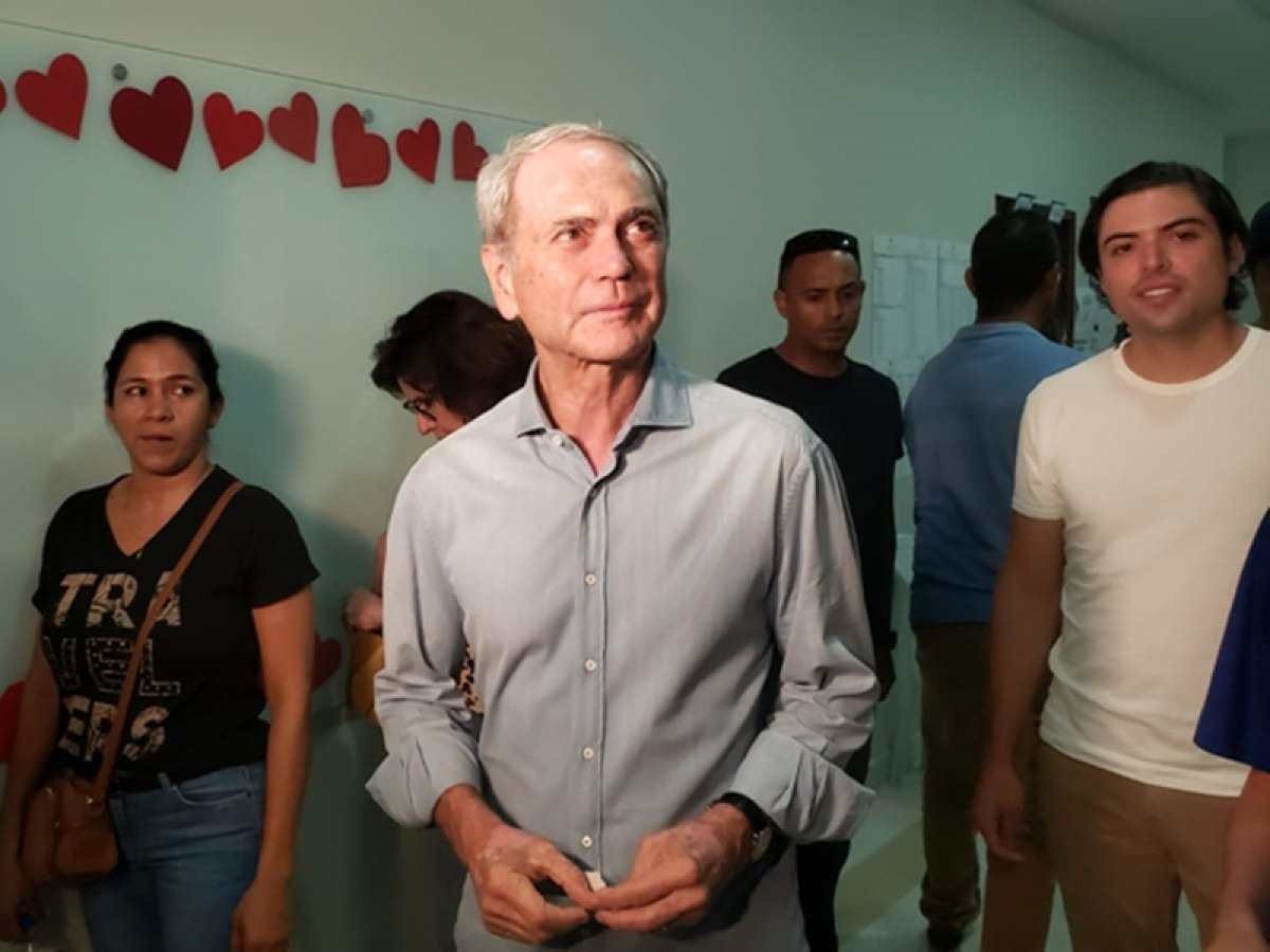 Na fila de votação, Damares diz que recebeu ameaças de morte