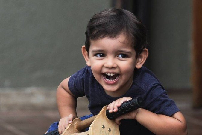  03/10/2022. Crédito: Minervino Júnior/CB/D.A Press. Brasil.  Brasilia - DF. Revista. Gravidez na adolescência. Mãe Raissa Oliveira Guimarães, comm a filha Suri Guimarães e seu filho Ravi Guimarães.