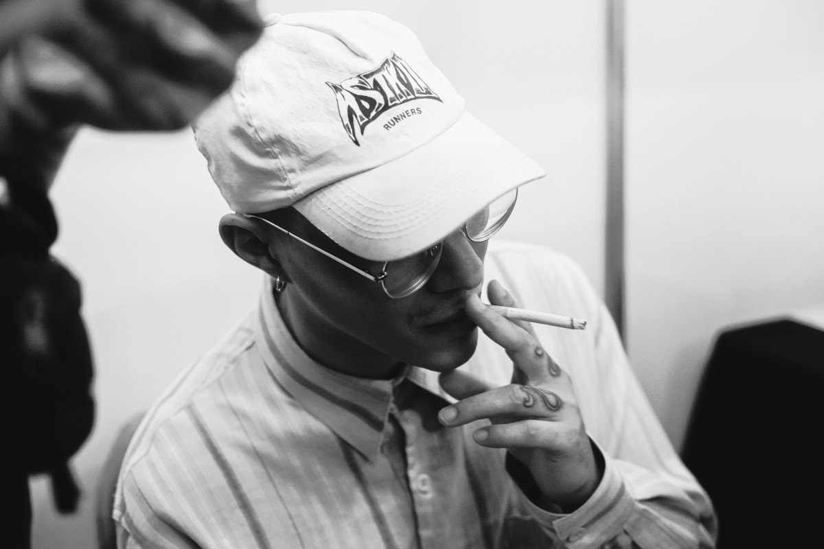 Jean Tassy lançou a sua carreira solo com o EP Anteontém, que consolidou as faixas Mande um sinal, Meio a meio 3.1 e Não dá.