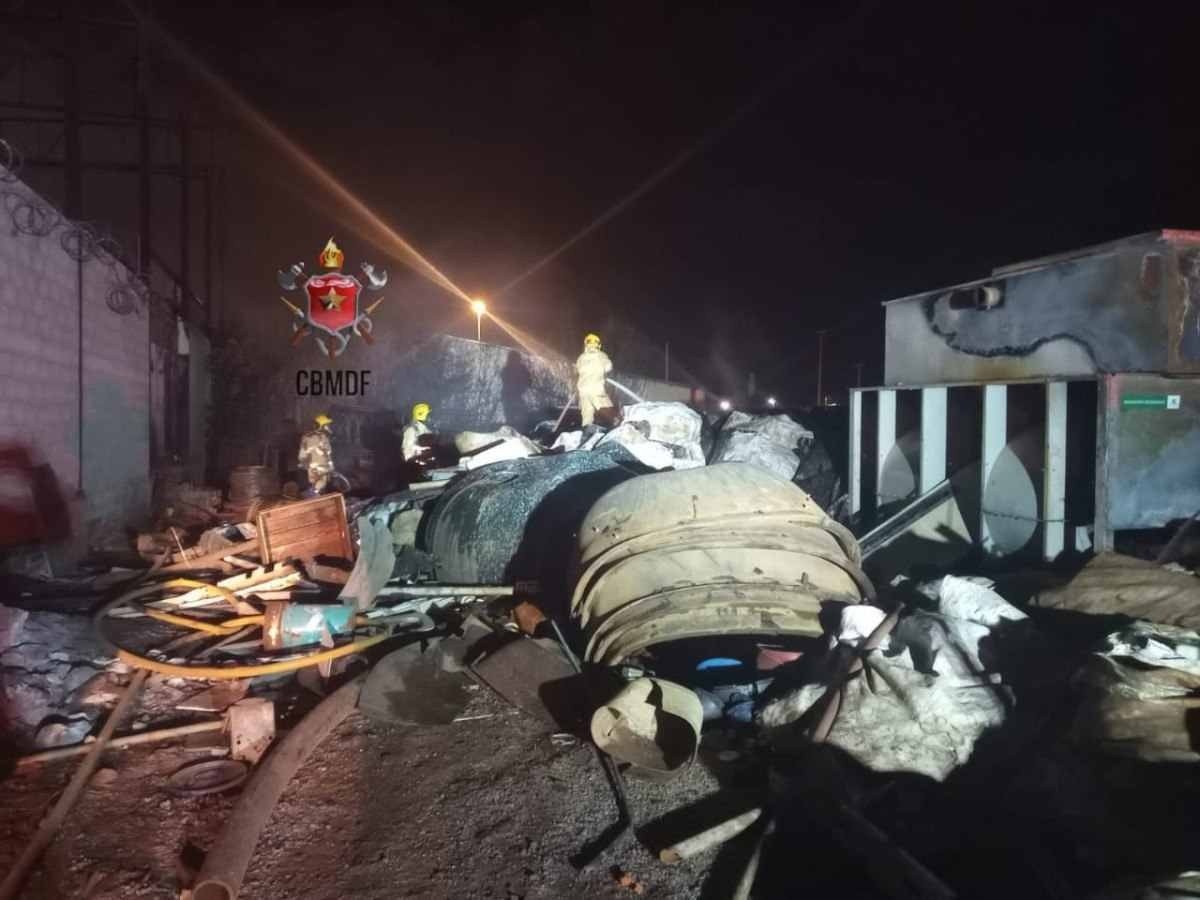 Galpão de reciclagem pega fogo em Ceilândia; Ninguém se feriu