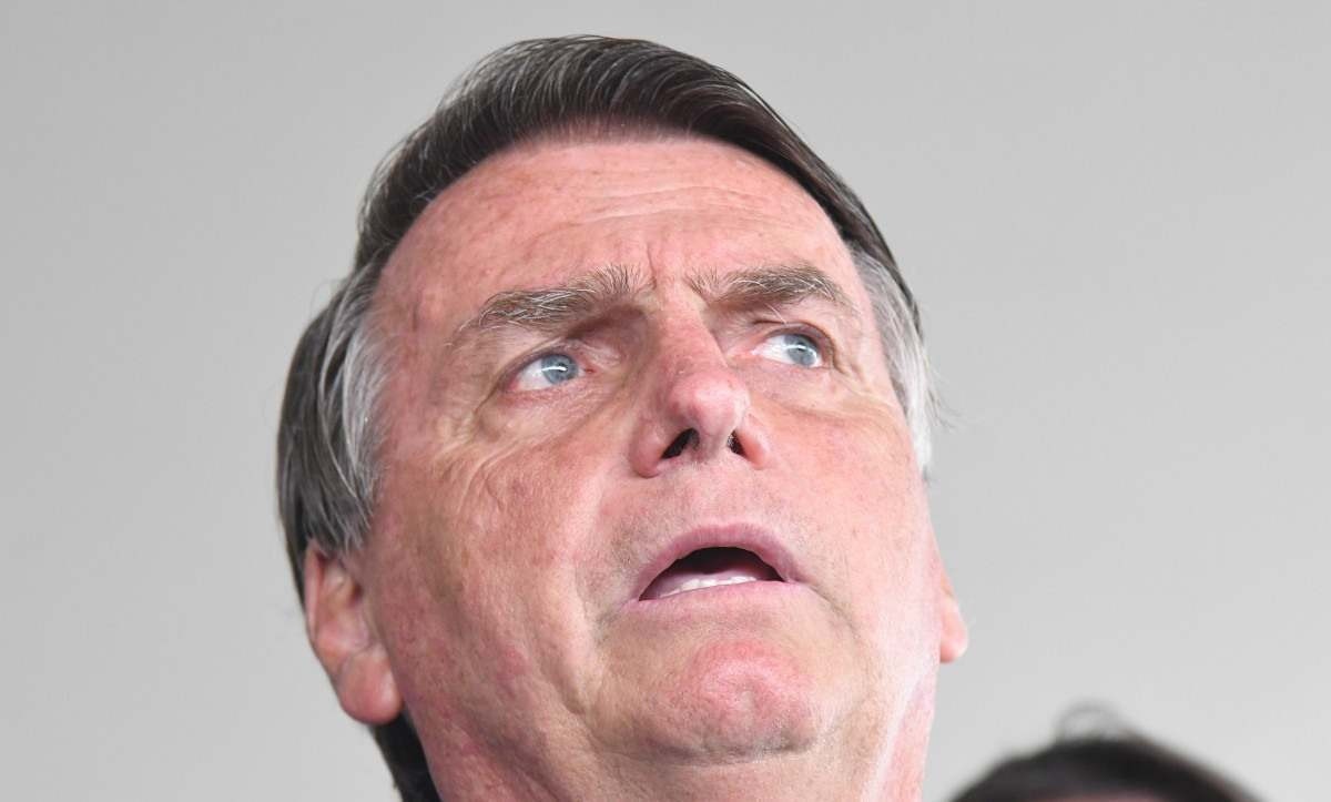 Campanha de Bolsonaro entra com ação no TSE contra institutos de pesquisa