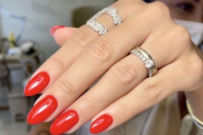 Cromada, glazed e francesinha invertida: novidades nas unhas