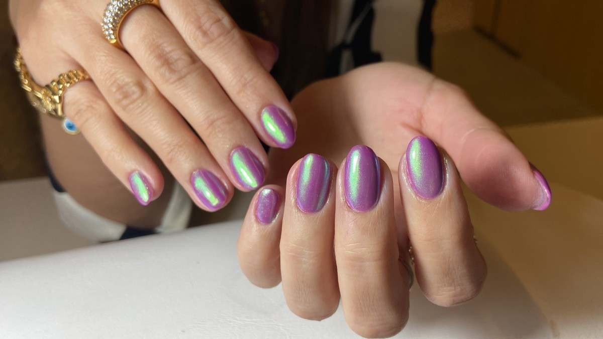 Cromada, glazed e francesinha invertida são novidades para pintar as unhas