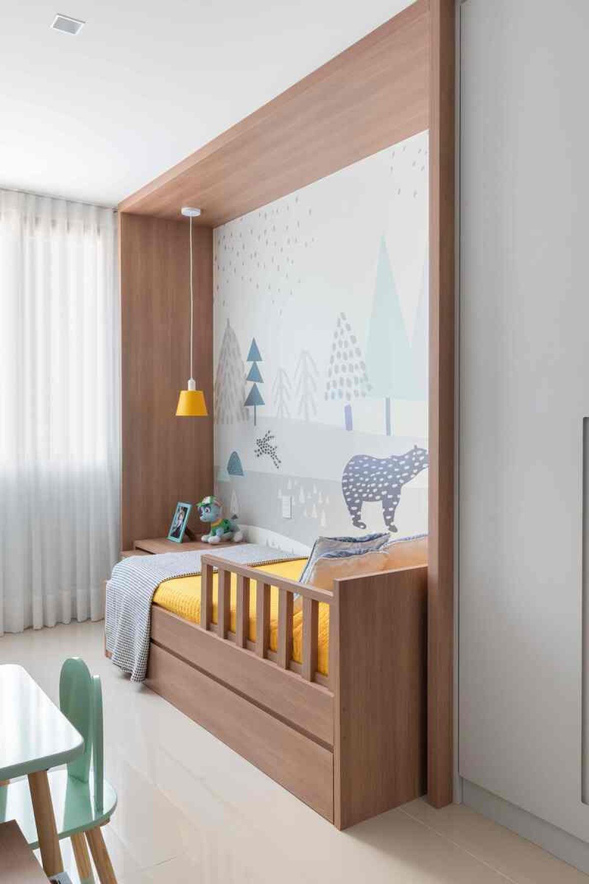 O papel de parede dá personalidade ao quarto O papel de parede dá personalidade ao quarto