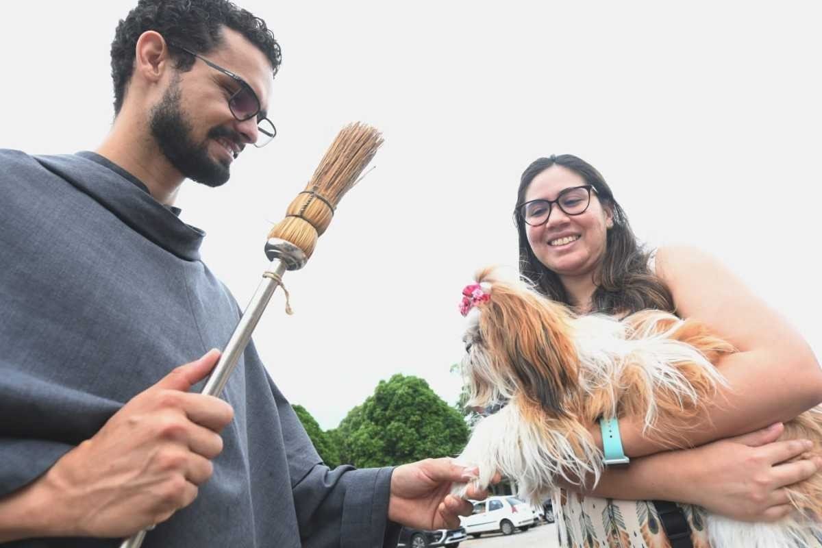 Devotos de São Francisco vão ao Santuário para abençoar os animais