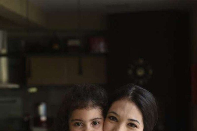  05/10/2022. Crédito: Minervino Júnior/CB/D.A Press. Brasil.  Brasilia - DF. Revista. Gravidez na adolescência. Mãe Luiza Takatsu e seus filhos Nina Takatsu e Henrique Takatsu.