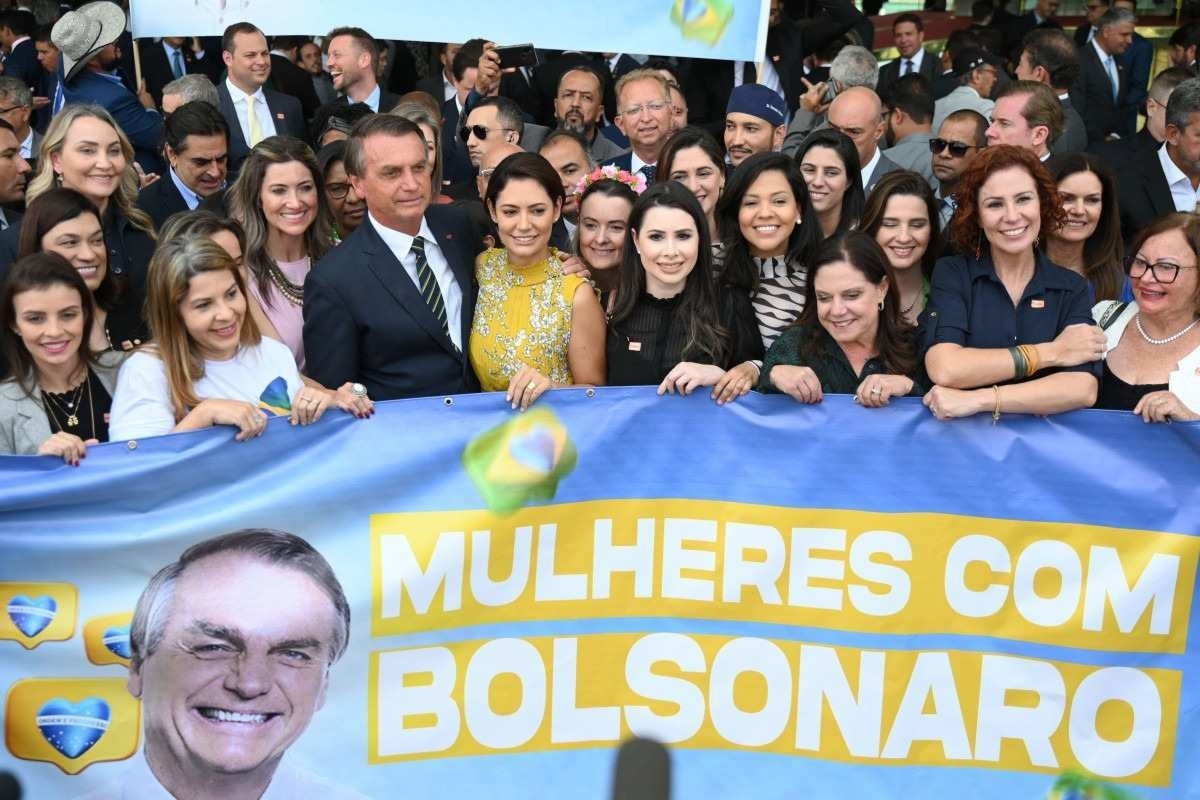 Bolsonaro foca nos votos feminino e evangélico em pré-campanha