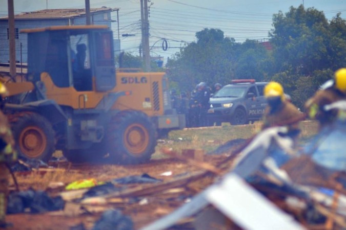 Desocupação em Ceilândia acaba com gás lacrimogêneo e bala de borracha, na QNR 4, em Ceilândia -  (crédito:  Ed Alves/CB/D.A Press)