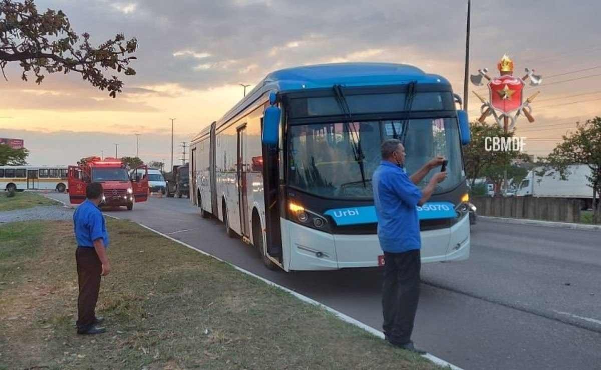 Pedestre fica em estado grave depois de ser atropelado por ônibus