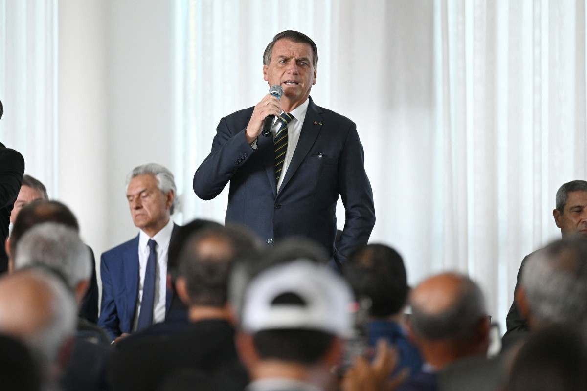 Bolsonaro ao negar alta de combustível após 2º turno: 'Está definido em lei'