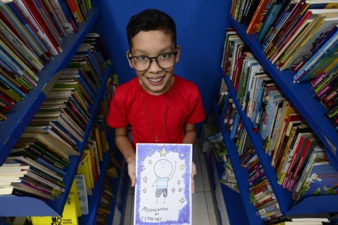 Diogo Pietro é um dos estudantes incentivados pelo projeto de Leitura do CEF 407 de Samambaia. Escola trabalha para ajudar o aluno na publicação do primeiro livro