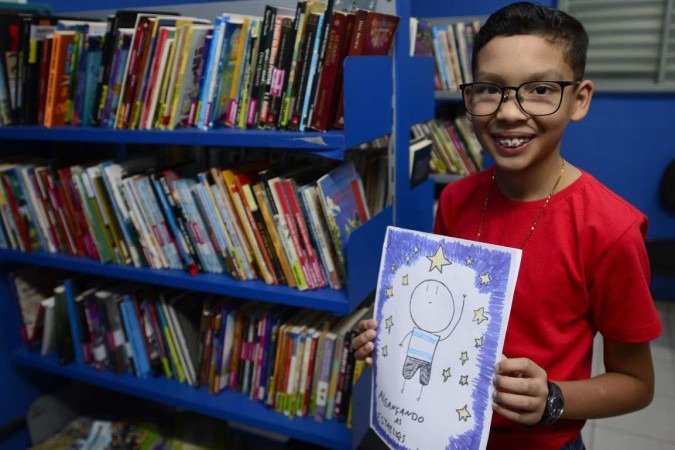 Diogo Pietro é um dos estudantes incentivados pelo projeto de Leitura do CEF 407 de Samambaia. Escola trabalha para ajudar o aluno na publicação do primeiro livro