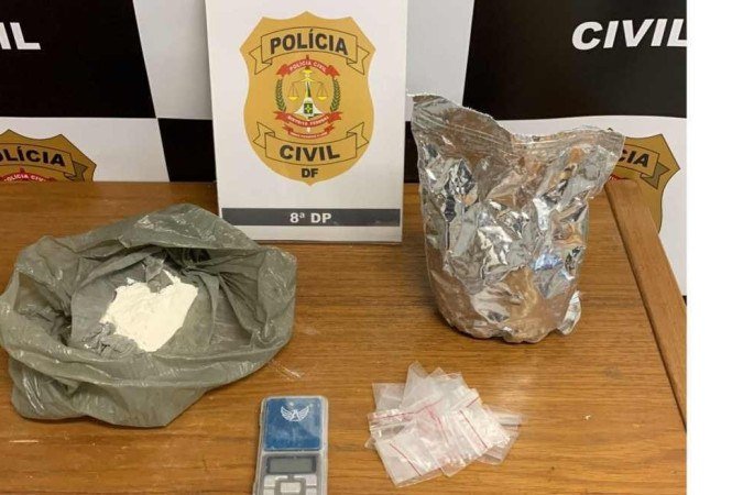 PCDF apreendeu farta quantidade de cocaína, além de balança de precisão - (crédito: PCDF/Divulgação) PCDF apreendeu farta quantidade de cocaína, além de balança de precisão - (crédito: PCDF/Divulgação)