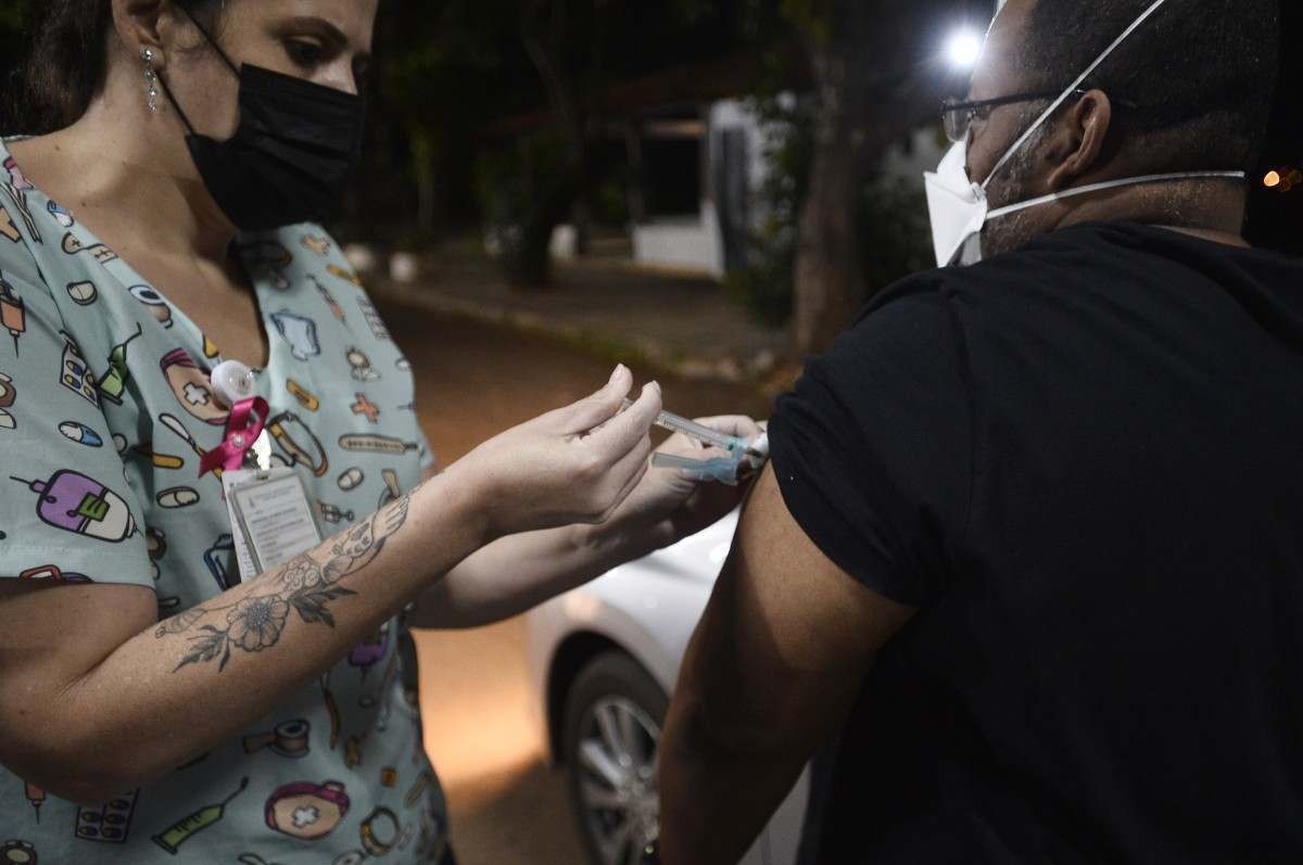 Transição estuda enquadrar grupos antivax nos crimes contra a saúde pública