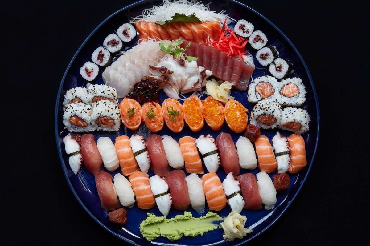     Sushi and sashimi combo at the Renaissance Hotel: Japanese food classics