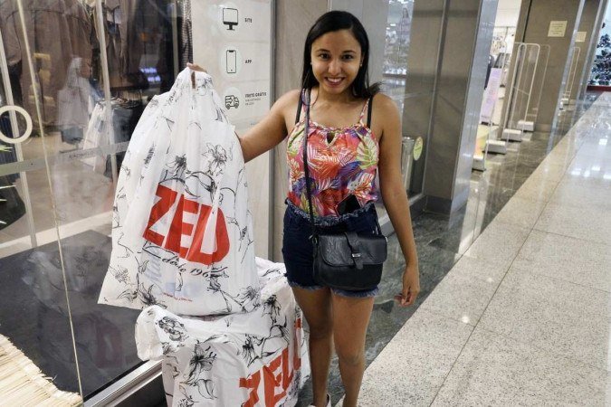 Sabrina planeja comprar presentes variados 