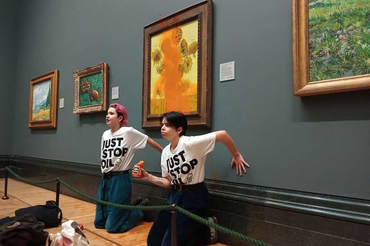 Ativistas comparecem à Justiça por jogarem sopa em tela de Van Gogh