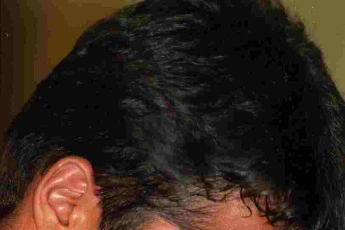  20/09/1994. Crédito: Carlos Eduardo/CB/D.A Press. Brasil. Brasília - DF.  O líder da gangue Falange Satânica, Gengis Keine de Brito, acusado do assassinato de Marco Antônio de Velasco Pontes, cabisbaixo ao ouvir da juíza Sandra De Santis Mendes de Farias Mello a sentença de condenação durante julgamento no Tribunal de Justiça do Distrito Federal - TJDF.
      Caption 