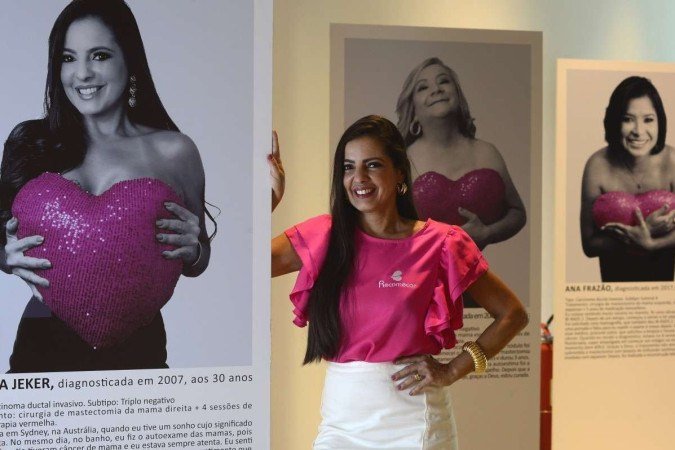  18/10/2022 Crédito: Marcelo Ferreira/CB/D.A Press. Brasil. Brasilia - DF -  Outubro Rosa. Joana Jeker, fundadora da ONG Recomeçar, que apoia mulheres com câncer de mama,  Durante a exposição Amor I Love You, Que é uma das ações da ong para o outubro rosa de 2022 na Câmara Legistaliva do Distrito Federal.