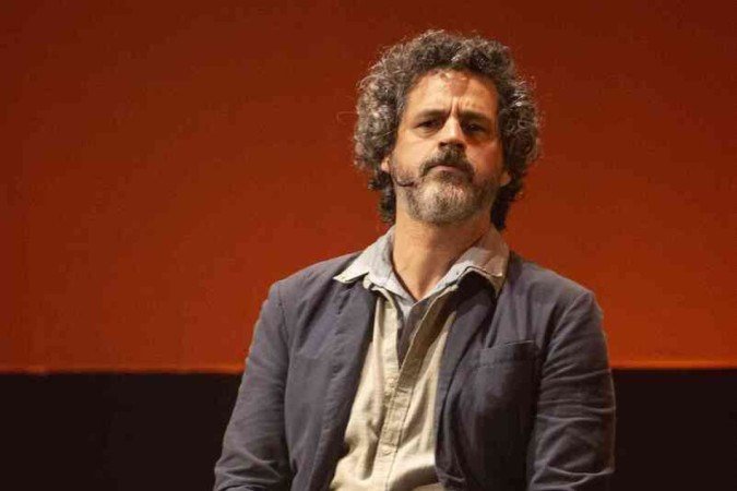 seu Cris, interpretado por Bruno Garcia, ganhador do Troféu Nelson Rodrigues de 2016