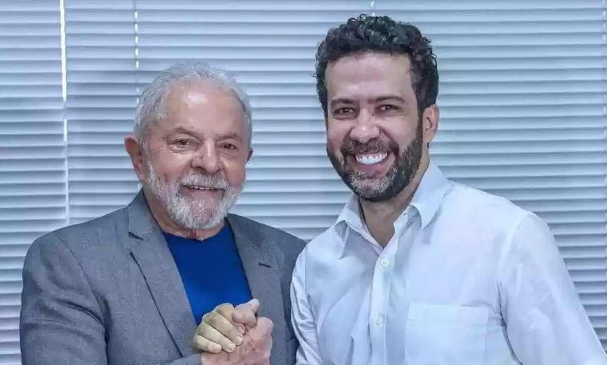 Janones comemora audiência recorde de Lula no Flow: 'Quebramos a internet!'