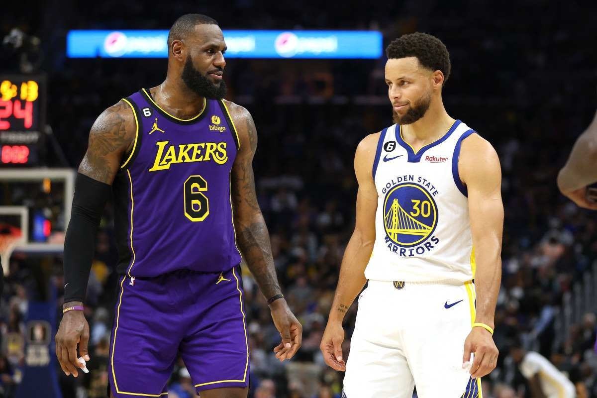 Curry ofusca LeBron e Warriors superam Lakers na abertura da temporada da NBA