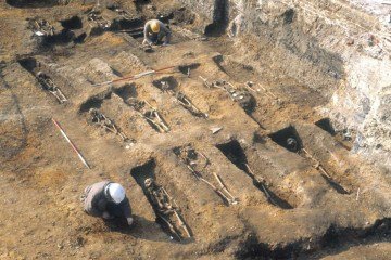 O primeiro surto ocorreu há 5.500 anos, na Sibéria, contrariando estudos anteriores: Europa medieval
- (crédito: Museum of London Archaeology/Divulgação) O primeiro surto ocorreu há 5.500 anos, na Sibéria, contrariando estudos anteriores: Europa medieval
- (crédito: Museum of London Archaeology/Divulgação)
