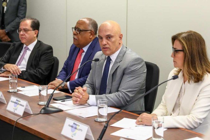 Reunião do ministro Alexandre de Moraes, presidente do TSE, com as plataformas digitais nesta quarta-feira (19/10) - (crédito: LR Moreira/Secom/TSE) Reunião do ministro Alexandre de Moraes, presidente do TSE, com as plataformas digitais nesta quarta-feira (19/10) - (crédito: LR Moreira/Secom/TSE)
