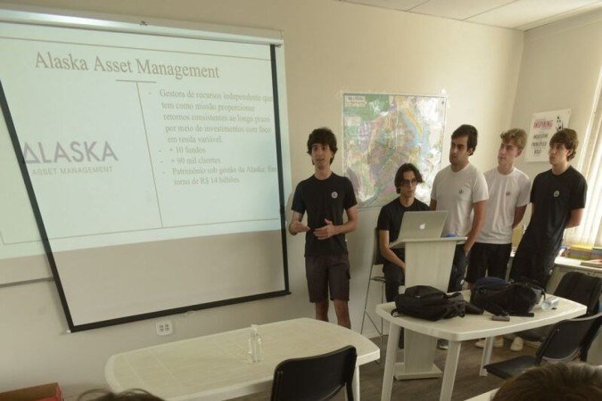  21/10/2022. Crédito: Carlos Vieira/CB/D.A Press. Brasil. Brasilia - DF. Escolha a Escola do seu Filho. Clube de Investimentos dos alunos da Escola Americana. Guilherme Santana, presidente do clube.