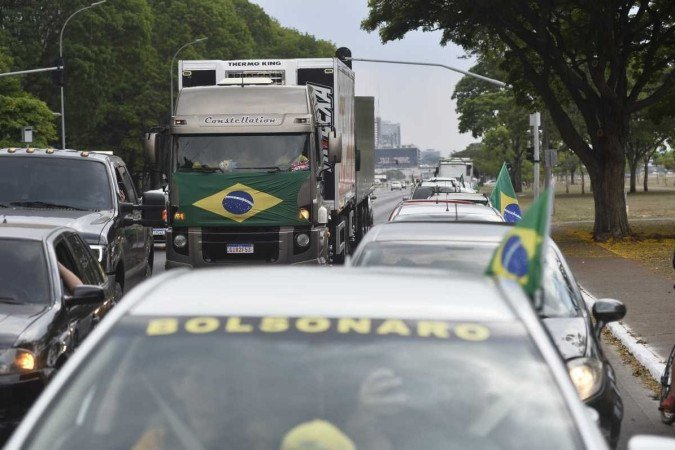 Apoiadores do atual presidente Jair Bolsonaro (PT) promoveram duas carreatas na Esplanada