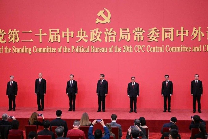 Após ter o nome confirmado à frente do PCC, Xi apresenta à imprensa internacional os políticos que terá a seu lado: critério de lealdade -  (crédito: Fotos:  AFP)