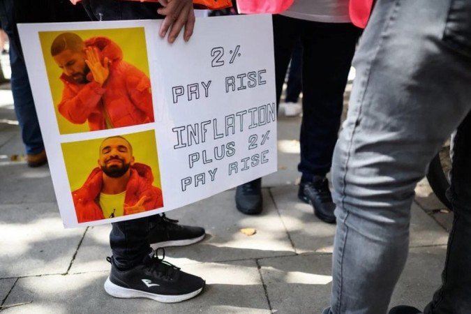 Ativistas vêm usando os memes populares da internet para transmitir suas mensagens no mundo virtual e real - (crédito: Leon Neal/Getty Images) Ativistas vêm usando os memes populares da internet para transmitir suas mensagens no mundo virtual e real - (crédito: Leon Neal/Getty Images)