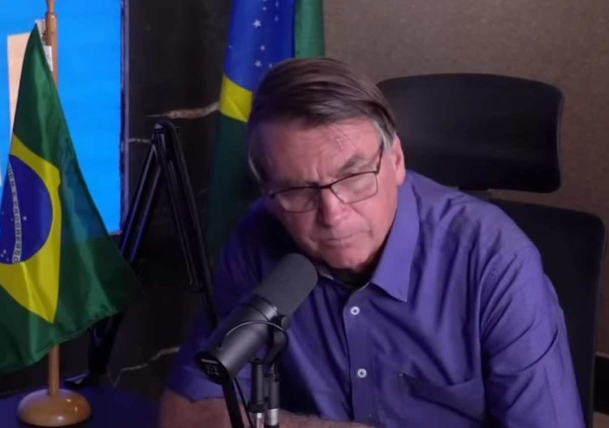 Bolsonaro assiste a programa de Lula em restaurante: 