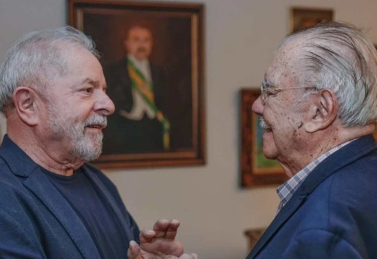 Ex-presidente José Sarney declara apoio a Lula: "Voto pela democracia"
