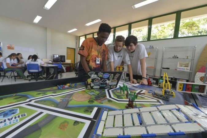 Colégio Sesi aposta no uso de simuladores e games até mesmo em aulas de português - (crédito: José Paulo Lacerda/Divulgação) Colégio Sesi aposta no uso de simuladores e games até mesmo em aulas de português - (crédito: José Paulo Lacerda/Divulgação)
