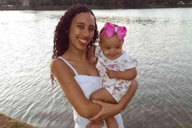 Laura Santos foi expulsa da sala de aula por ter levado a filha de seis meses, Ágatha Santos - (crédito: Arquivo pessoal) Laura Santos foi expulsa da sala de aula por ter levado a filha de seis meses, Ágatha Santos - (crédito: Arquivo pessoal)