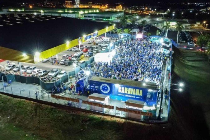 Evento passou por várias cidades do interior de Minas Gerais e terá seu ponto final em 2022 em Conselheiro Lafaiete: expectativa de 10 mil torcedores no encontro com Ronaldo -  (crédito: Divulgação/Cruzeiro)