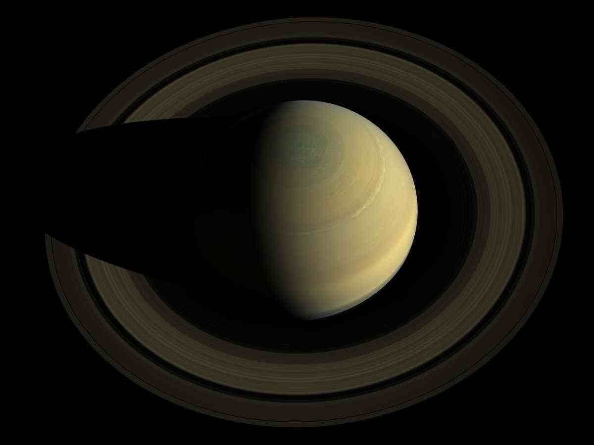 Luas do sistema solar podem ter tido anéis como os de Saturno, aponta estudo