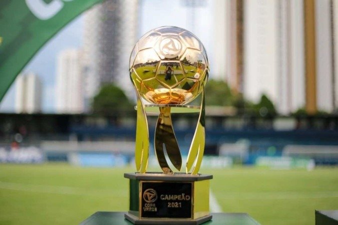 Taça da Copa Verde é cobiça para término positivo da temporada do Brasiliense - (crédito: Fernando Torres/CBF) Taça da Copa Verde é cobiça para término positivo da temporada do Brasiliense - (crédito: Fernando Torres/CBF)