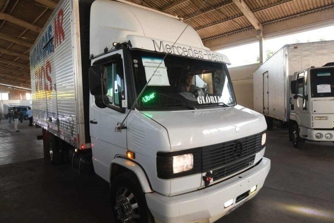 Para o transporte dos equipamentos para as seções eleitorais, o TRE-DF contratou 41 caminhões - (crédito: ED ALVES/CB/D.A.Press) Para o transporte dos equipamentos para as seções eleitorais, o TRE-DF contratou 41 caminhões - (crédito: ED ALVES/CB/D.A.Press)