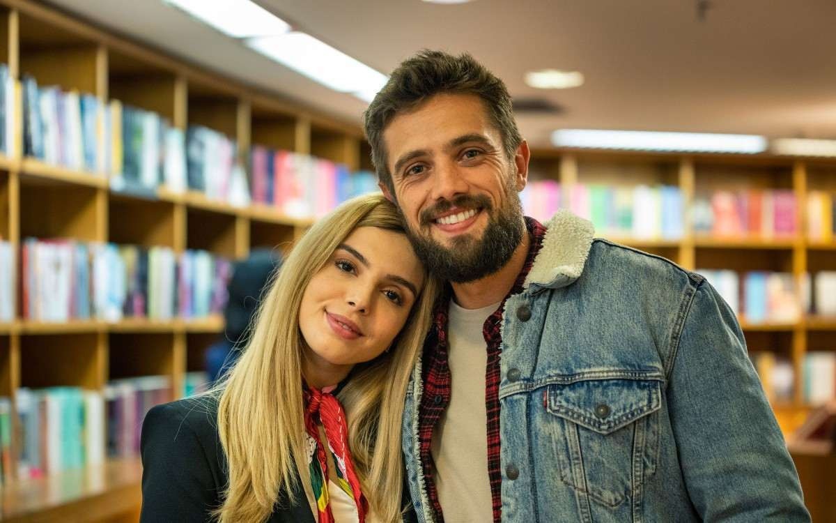 Com ares de novela, 'Nada é por acaso' descuida da linguagem de cinema