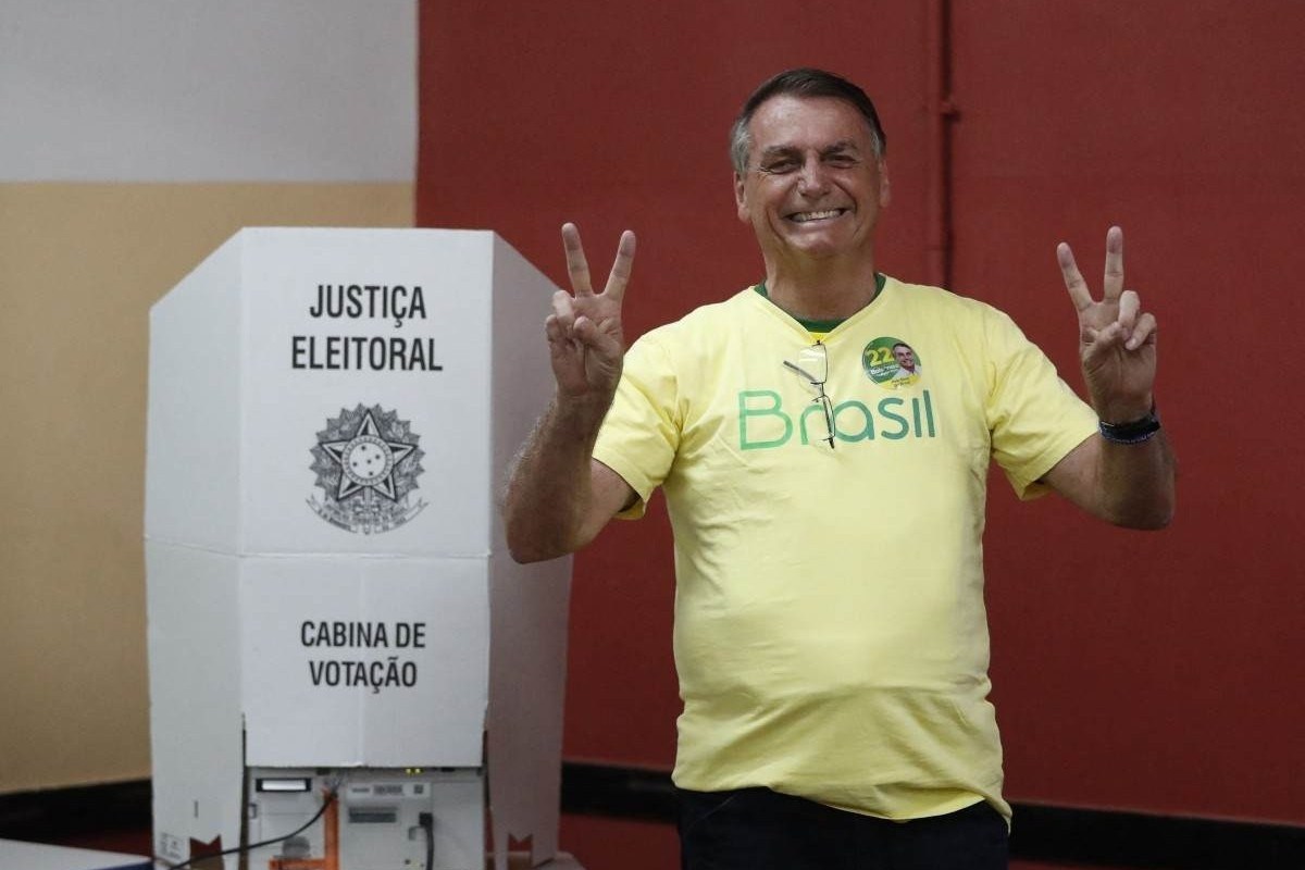 Bolsonaro volta a falar no ataque que sofreu e agradece médicos de