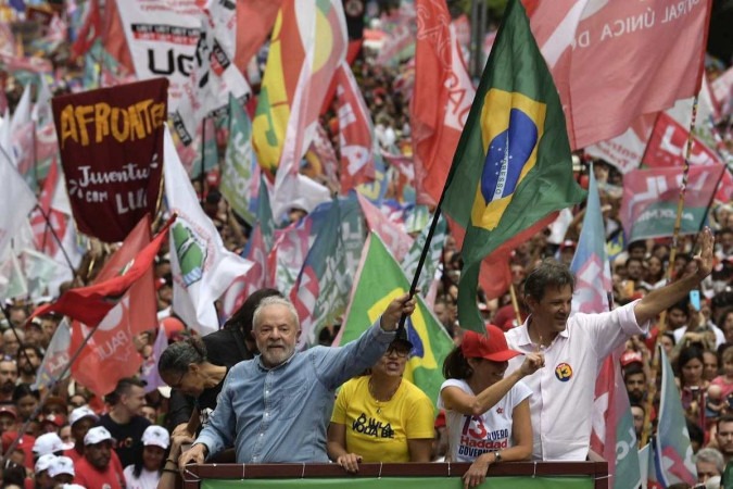 Luiz Inácio Lula da Silva receberá a faixa presidencial em 1º de janeiro de 2023, em Brasília.

 -  (crédito: CARL DE SOUZA / AFP)