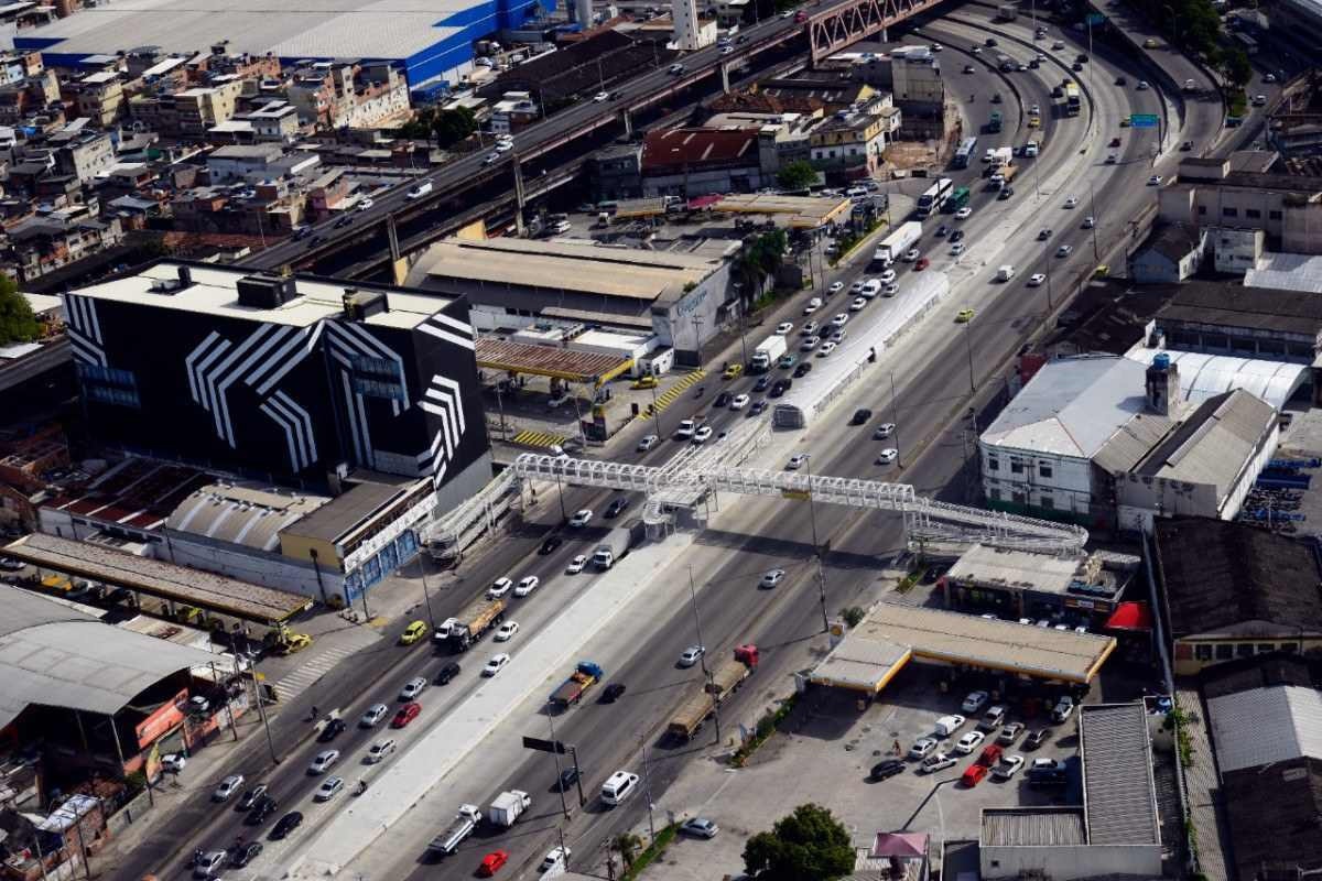 Avenida Brasil, no Rio, registra engarrafamentos em dia de 2º turno 