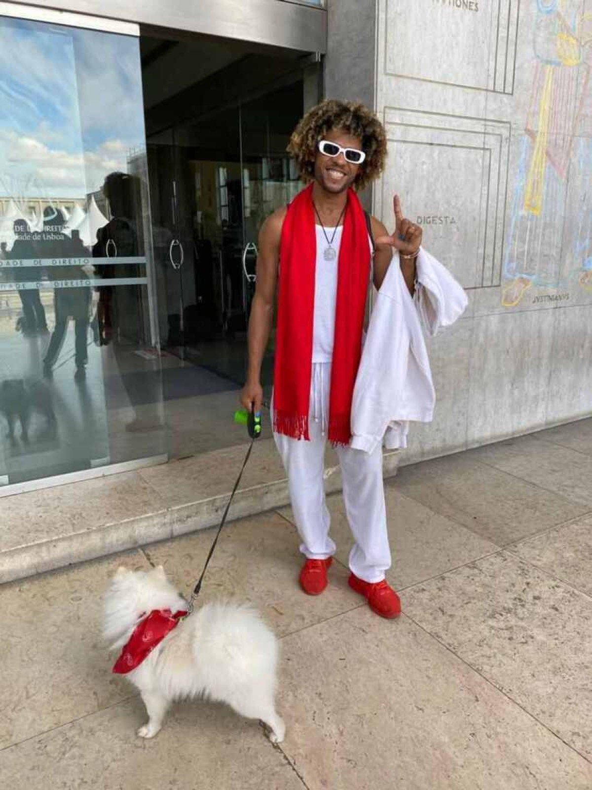 Fabiano Oliveira e o cão, Jhonny Versace