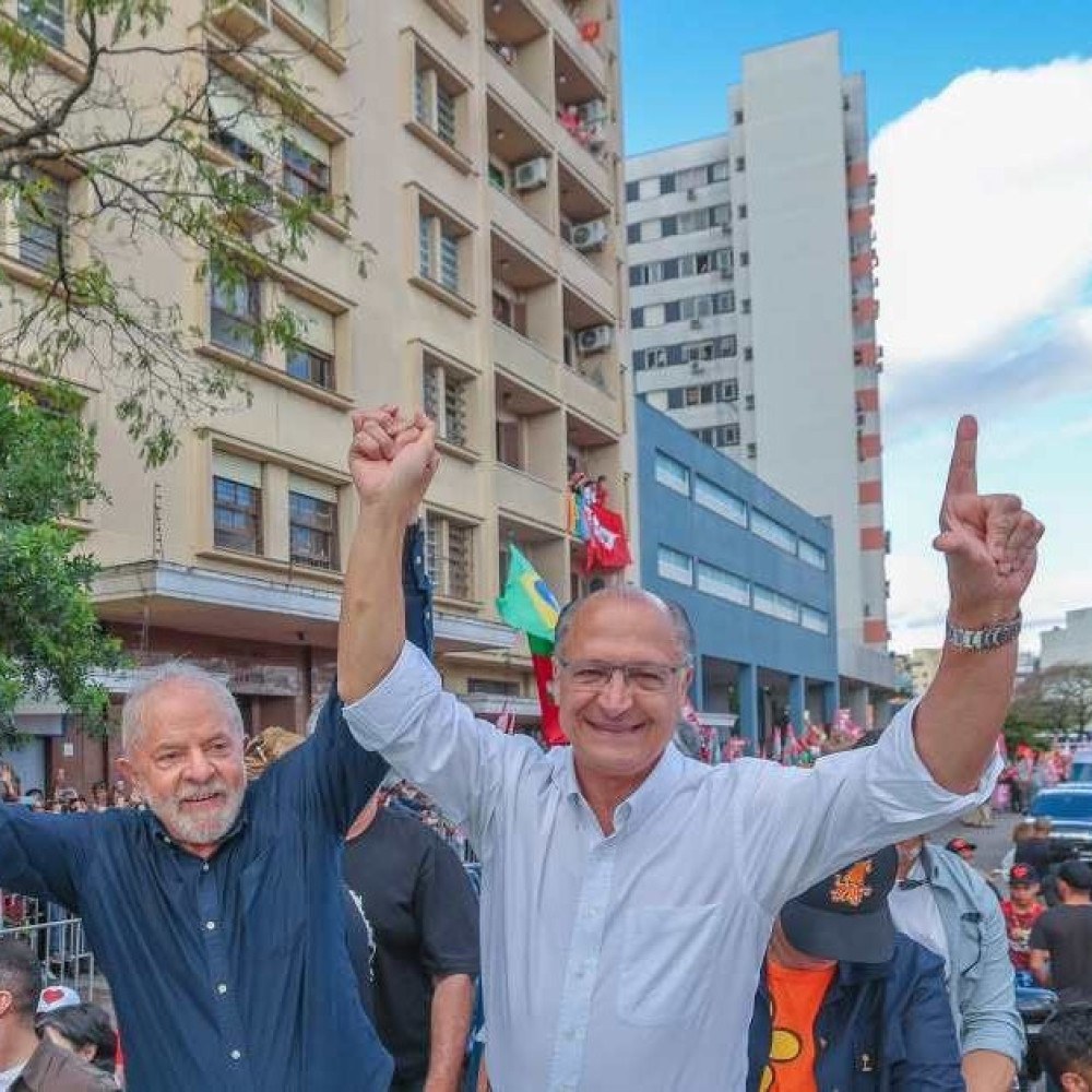 Bolsonaro e Lula apostam em papel de 'primeiras-damas' para eleições