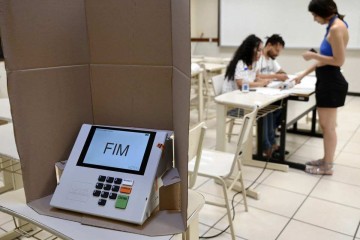 Urnas para eleição de conselheiros tutelares saíram para locais de votação nesta sexta-feira (29/9) -  (crédito: Evaristo Sa/AFP)