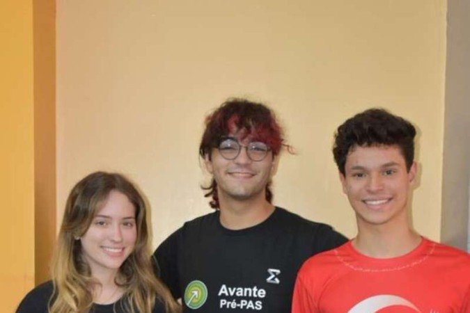 Gabriela Raimond com os colegas Rodrigo Lucas: história é a disciplina preferida