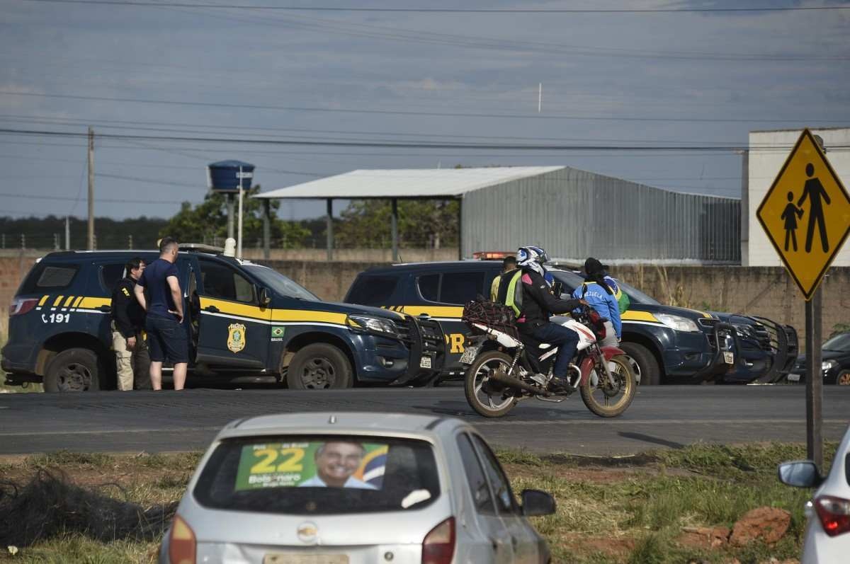 Rodovias ainda têm seis pontos de bloqueio nesta segunda-feira, diz PRF