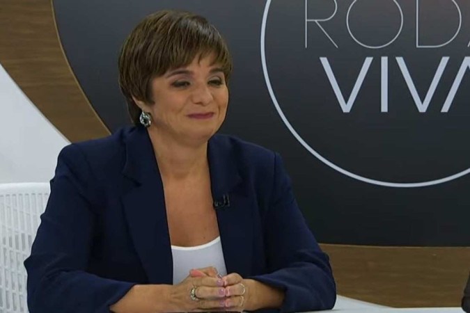 Vera Magalhães se emociona no 'Roda viva' -  (crédito: Reprodução/TV Cultura)
